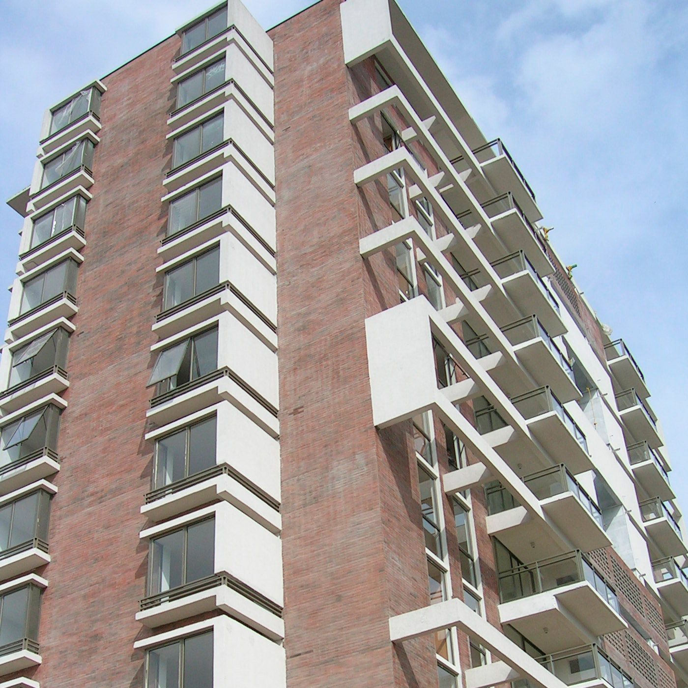 Obra Delta pajaritos utilizó enchape cerámica santiago