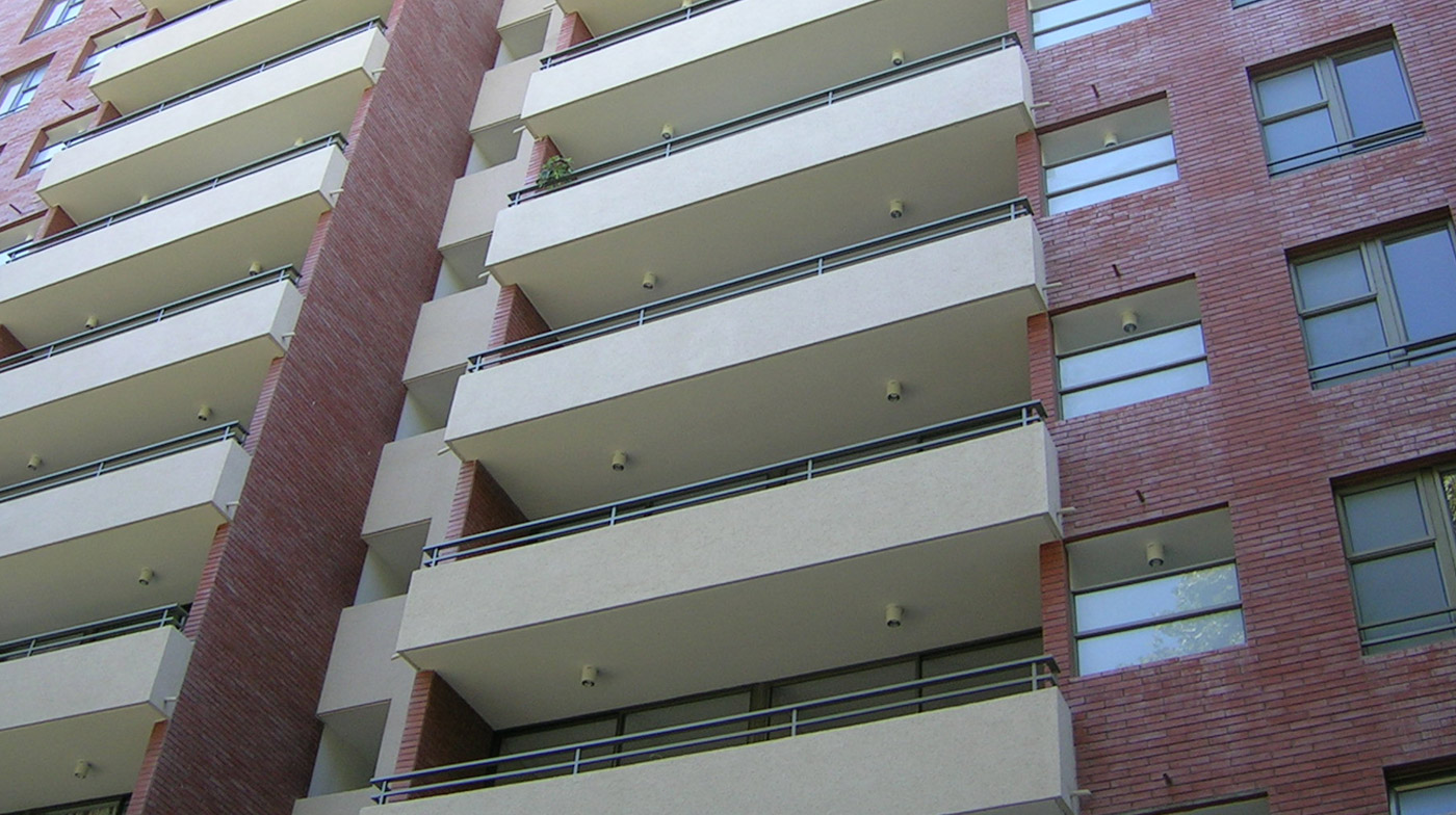 Edificio Darío Urzúa utilizó enchape cerámica santiago